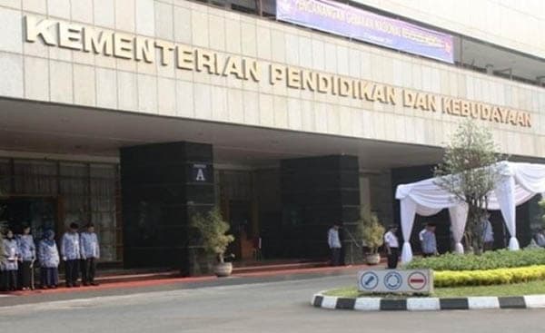 kemendikbud_targetkan_seluruh_sekolah_di_indonesia_gunakan_kurikulum_merdeka_di_2024