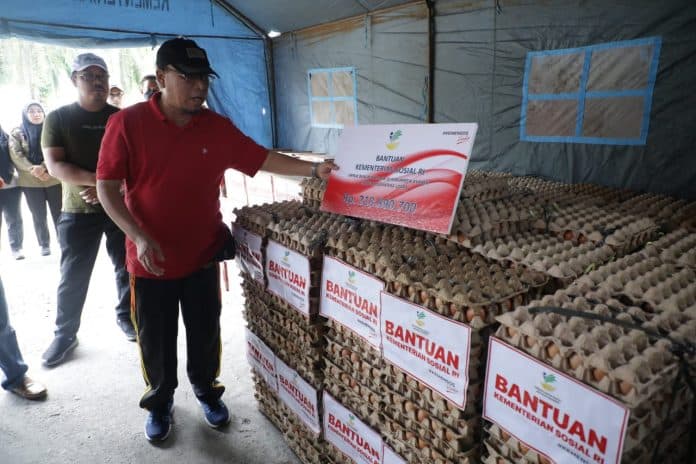 kemensos_ri_serahkan_bantuan_banjir_untuk_warga_di_asahan