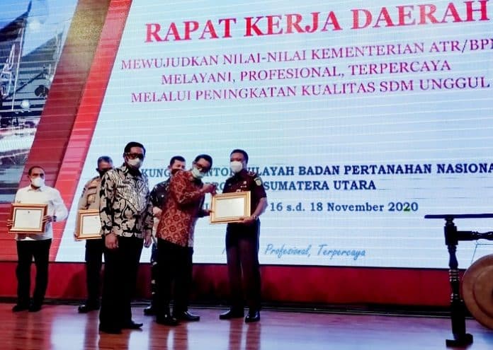 kementerian_atrbpn_berikan_penghargaan_kepada_kejatisu