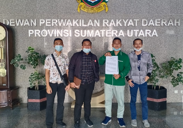kenaikan_bbm_tak_tuntas_mahasiswa_minta_dprdsu_gunakan_hak_interplasi