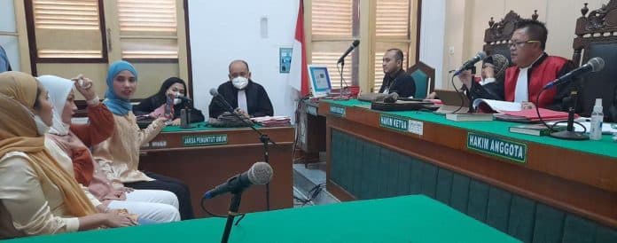 kenal_di_fb_pria_mengaku_tentara_berhasil_tipu_devi_puluhan_juta