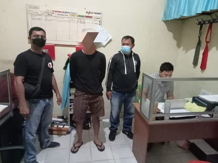 kenalan_di_fb_lalu_pacaran_abg_di_tanjungbalai_disetubuhi