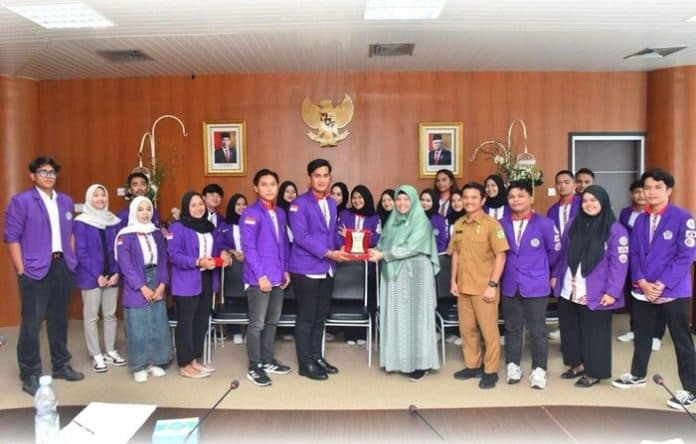 kenalkan_pendidikan_politik_dewan_audiensi_dengan_mahasiswa_polmed