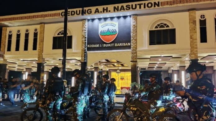kendarai_sepeda_motor_ratusan_personel_kodam_i_bb_patroli_jaga_situasi_malam_tahun_baru_di_medan