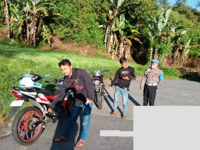 kenyamanan_wisatawan_polsek_parapat_tertibkan_knalpot_racing