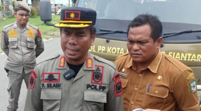 kepala_satpol_pp_kota_pematang_siantar_minta_maaf_copot_poster_bacapres_ganjar