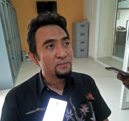 kepala_upt_asrama_haji_ingatkan_keluarga_tidak_berlama_lama_mengantar_jemaah