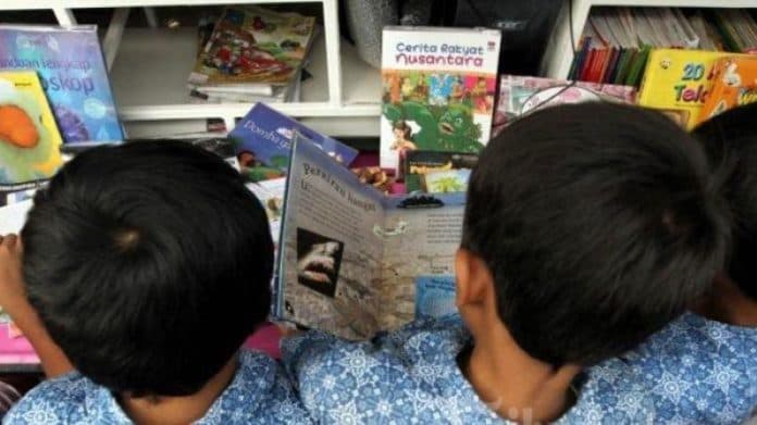 kepsek_dan_guru_smp_negeri_1_sipoholon_kompak_pindahkan_muridnya_yang_nakal