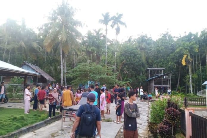kepulauan_mentawai_diguncang_gempa_warga_mengungsi