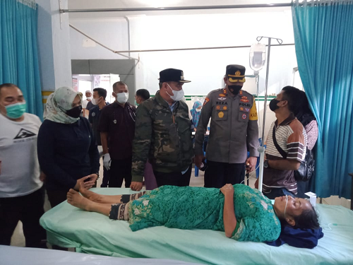 keracunan_gas_22_warga_desa_sibanggor_julu_madina_dilarikan_ke_rs