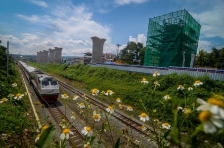kereta_api_cepat_jakarta_bandung_tersambung_ke_surabaya