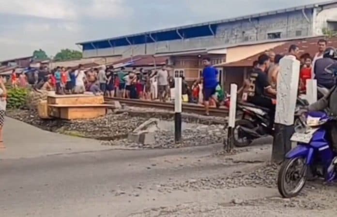 kereta_api_tabrak_betor_tewaskan_1_orang_berikut_kronologinya