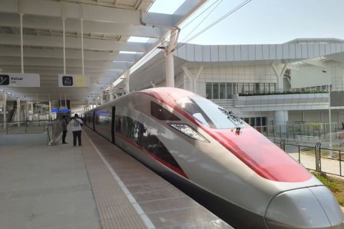 kereta_cepat_jakarta_bandung_diresmikan_besok