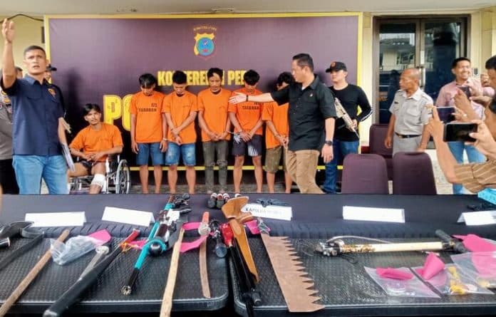 kericuhan_di_selambo_hasil_rencana_ketua_geng_motor_dan_okp