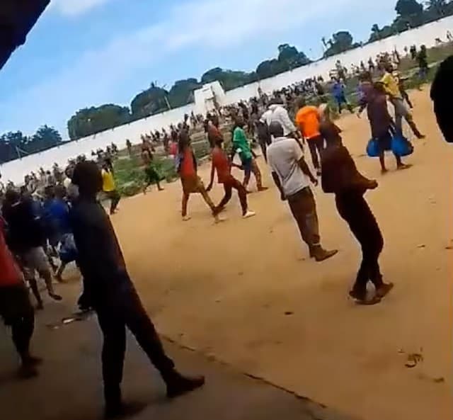 kerusuhan_di_penjara_pecah_usai_pemilu_maputo_33_orang_tewas