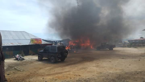 kerusuhan_di_puncak_2000_siosar_karo_sejumlah_korban_luka_sepeda_motor_dan_warung_dibakar