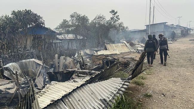 kerusuhan_dogiyai_papua_enam_korban_yang_sempat_lari_ke_gunung_dievakuasi