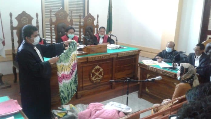 kesaksian_pilu_putri_sulung_hakim_jamaluddin_di_persidangan