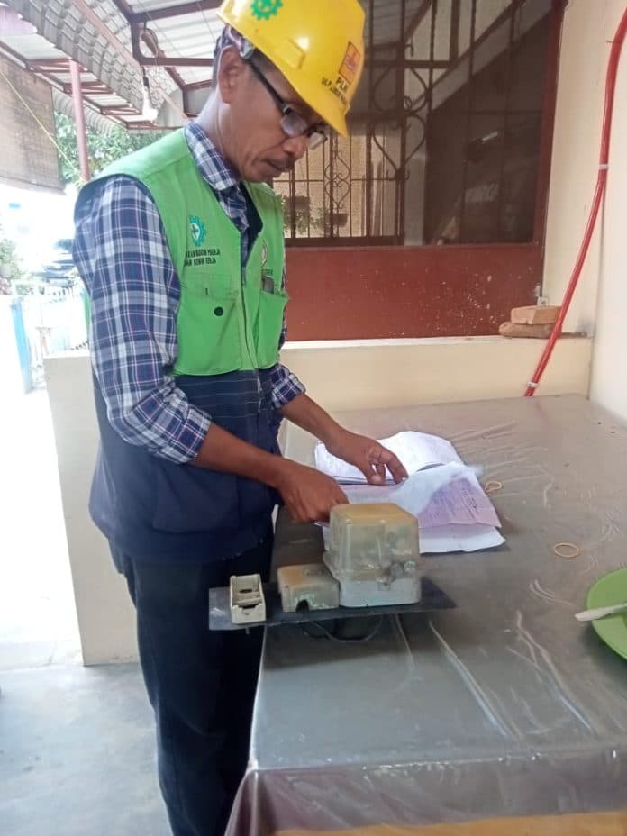 kesal_gara_gara_meteran_listrik_buram_warga_kena_denda_rp4_juta
