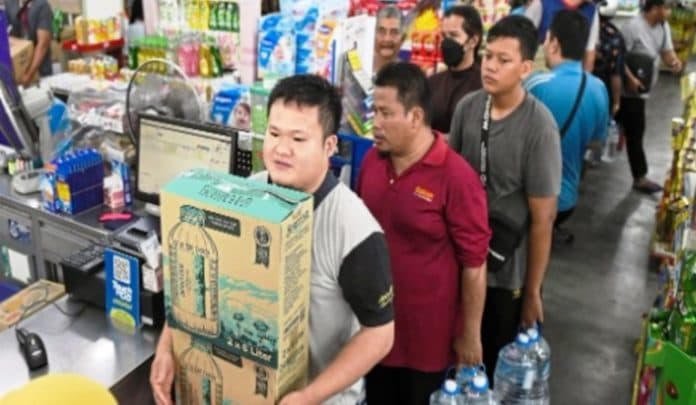kesalahan_sistem_di_sungai_muda_picu_panic_buying_warga_malaysia