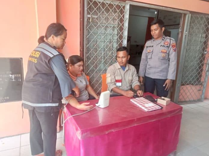 kesehatan_petugas_dan_penyelenggara_pemilu_2024_di_toba_intens_diperiksa