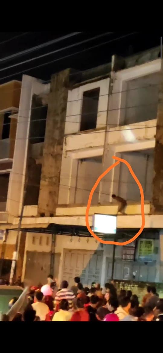 ketahuan_mencuri_di_medan_spiderman_dihajar_massa