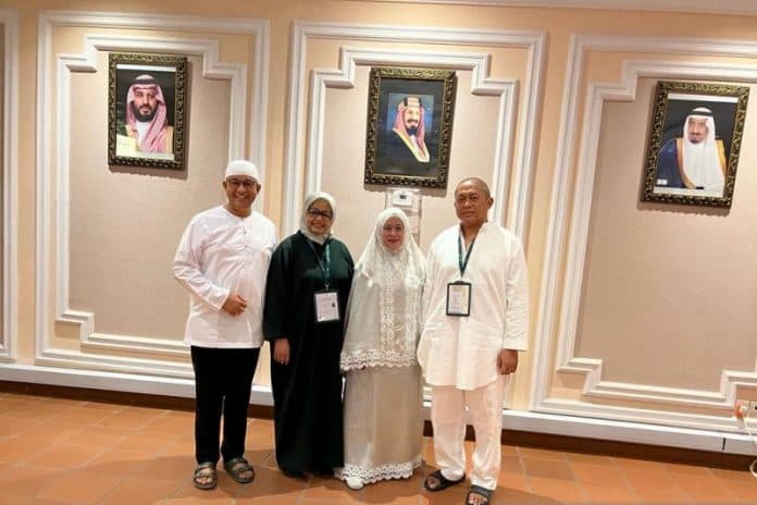 ketika_anies_baswedan_dan_puan_maharani_bertemu_setelah_lempar_jumrah