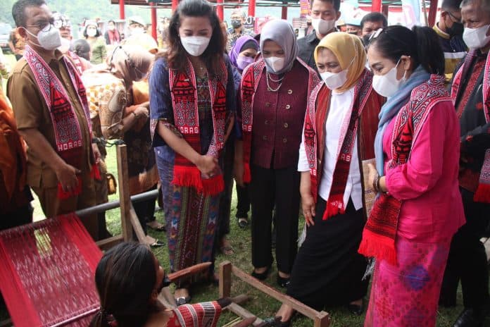 ketua_dekranasda_sumut_dorong_pelaku_umkm_gunakan_digitalisasi_pasarkan_produk