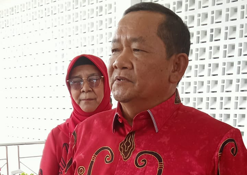 ketua_dpd_pdip_sumut_sebut_kebijakan_bupati_samosir_sewenang_wenang