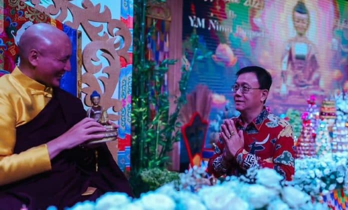 ketua_dprd_medan_ajak_umat_buddha_pererat_kerukunan_di_perayaan_waisak