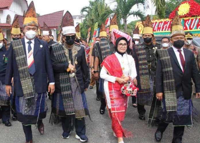 ketua_dprd_siantar_bisikkan_pembangunan_tugu_raja_sangnaualuh_ke_plt_wali_kota