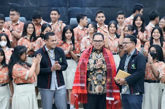ketua_dprd_sumut_ajak_siswa_st_ignatius_bangun_pikiran_celik_dan_kreatif