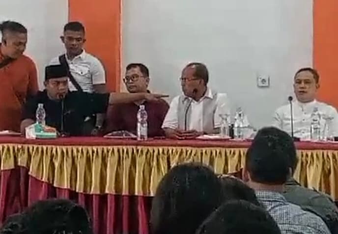ketua_dprd_tapteng_sebut_pj_bupati_sugeng_ancam_sekda