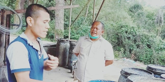 ketua_komisi_b_dprdsu_tertibkan_penderesan_getah_pinus_cv_luhur