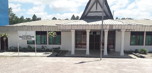 ketua_lagi_tugas_luar_pengadilan_negeri_tarutung_tutup