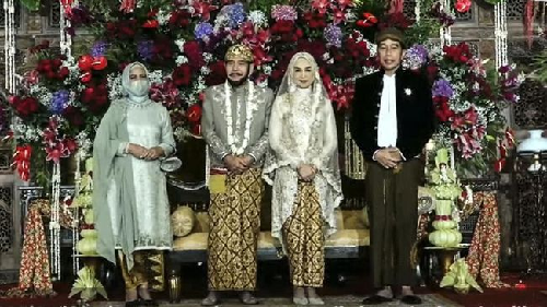 ketua_mk_resmi_menikahi_adik_kandung_presiden_jokowi