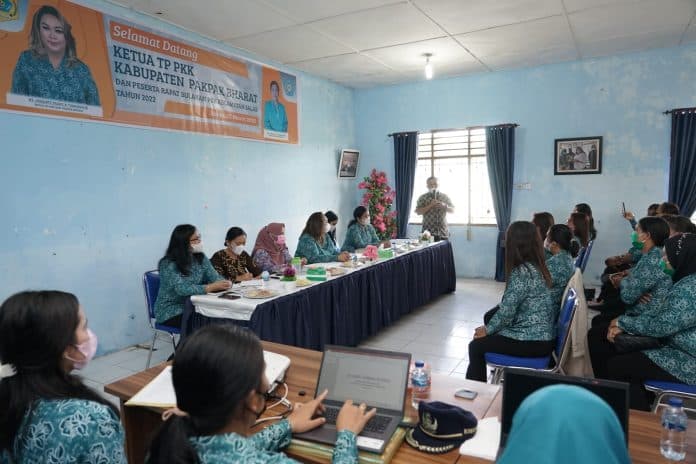 ketua_tp_pkk_aktifkan_kembali_kelompok_dasa_wisma_desa_di_pakpak_bharat