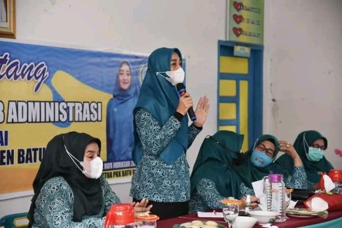 ketua_tp_pkk_batu_bara_lakukan_pembinaan_desa_percontohan