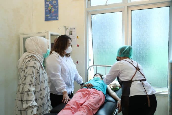 ketua_tp_pkk_pakpak_bharat_tinjau_pelaksanaan_pelayanan_kb_sejuta_akseptor