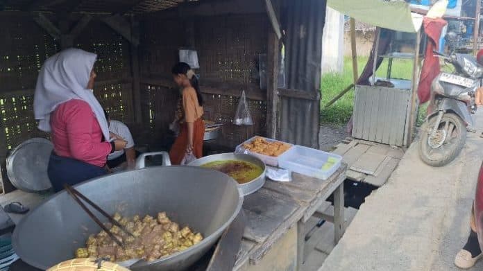ketupat_mini_dan_bingka_bakar_melayu_primadonanya_hamparan_perak