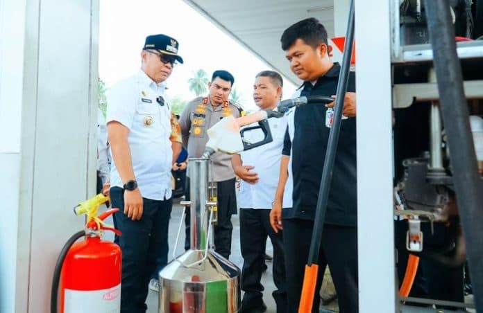 khawatir_bbm_langka_pj_bupati_batu_bara_sidak_ke_spbu_dan_spbe
