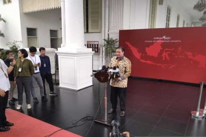khawatir_konflik_iran_israel_memburuk_jokowi_dan_sejumlah_menteri_rapat_terbatas