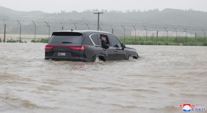kim_jong_un_tembak_mati_pejabat_pemerintah_gegara_banjir_mematikan_di_korut