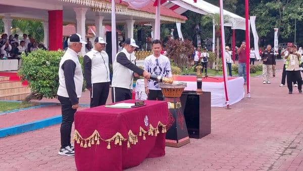kirap_api_pon_xxi_sudah_tiba_di_deli_serdang_selanjutnya_menuju_medan