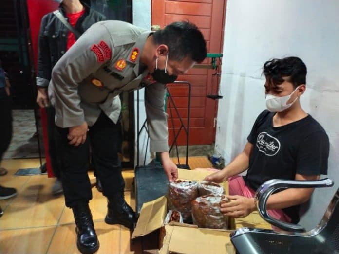 kirim_ganja_ke_batam_via_jne_jalan_kartini_siantar_dua_otk_kabur_diteriaki_maling