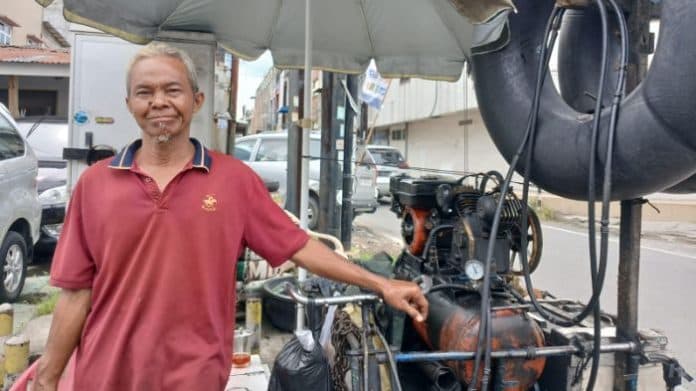 kisah_40_tahun_usaha_bengkel_tambal_ban_pinggir_jalan_tetap_disyukuri