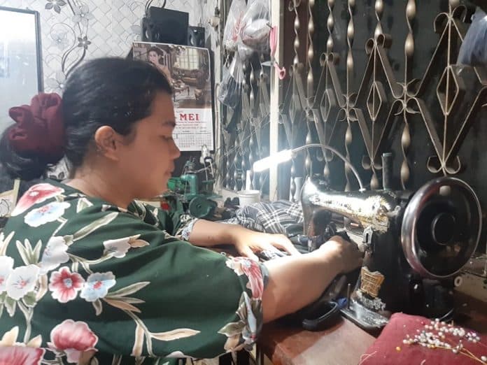 kisah_diana_tetap_optimis_di_tengah_tantangan_yang_diikuti_perubahan_tren