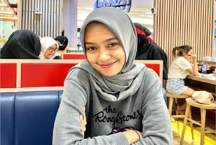kisah_ratu_sakinatul_diterima_di_unair_jalur_snmptn_2022_di_usia_14_tahun