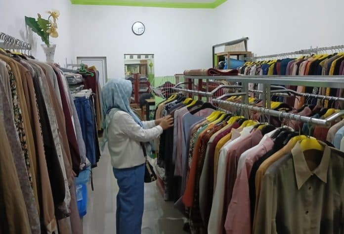 kisah_rosmaniar_ibu_sukses_buka_butik_beromset_ratusan_juta_di_siantar