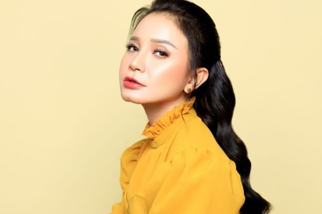 kisah_rossa_dibalik_ost_drama_mantan_tapi_menikah